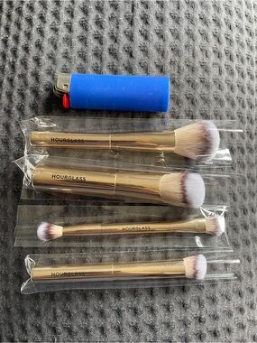 Luxury Travel Makeup Brushes - Hourglass Set of *4*